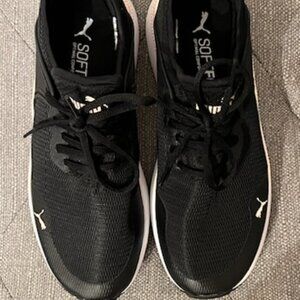 Puma Women's Black w/Pink Athletic Shoes